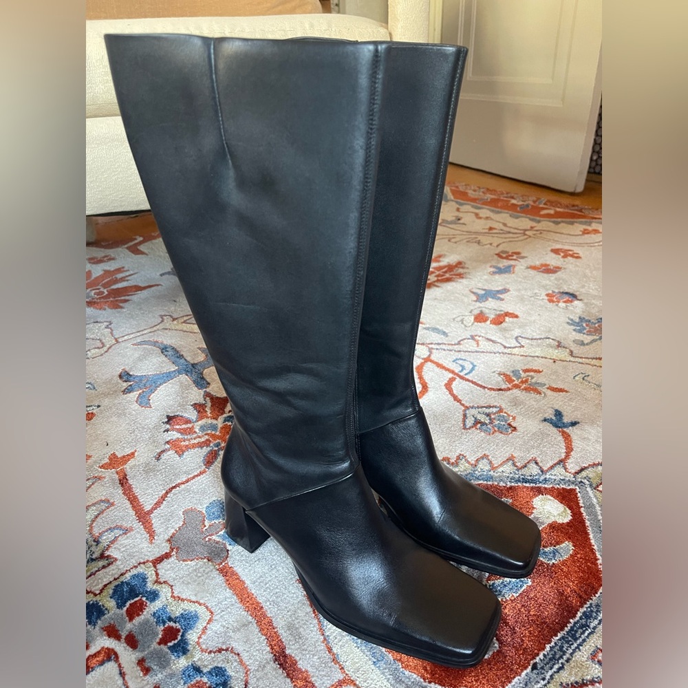 VINTAGE Sam & Libby leather square toe boot. Perfect 90s style!